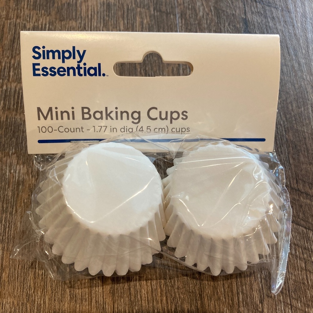 Simply Essential Mini Baking Cups 100 Count, 1.77 in diameter-Brand New!